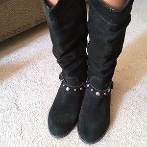 Women’s black boots